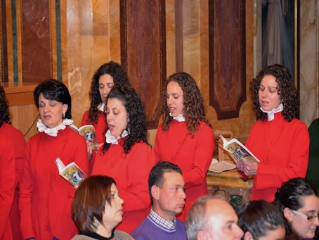 156 Choir Voci Angeliche chanting the Lord's Prayer