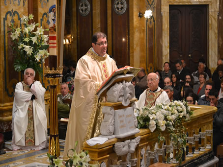 031 Archpriest delivering the sermon