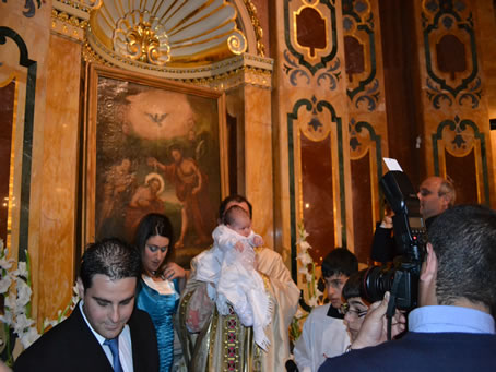 082 Celebrant carries baby to High Altar