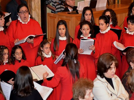 011 Voci Angeliche Choir singing the Gloria