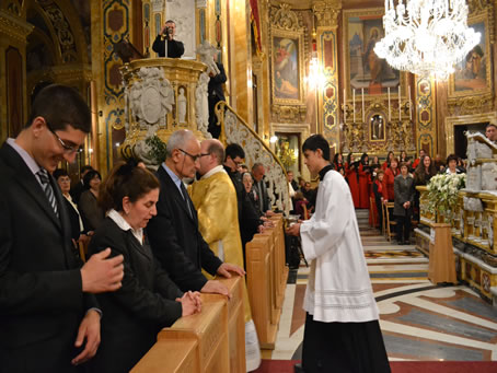 113 Deacon sprinkling Holy water on Congregation