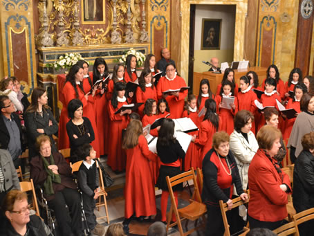 010 Voci Angeliche Choir singing the Gloria