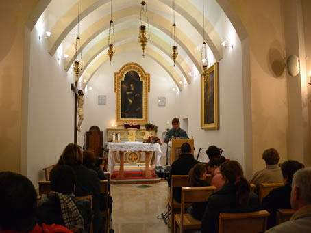 006 Reciting the Rosary before Mass