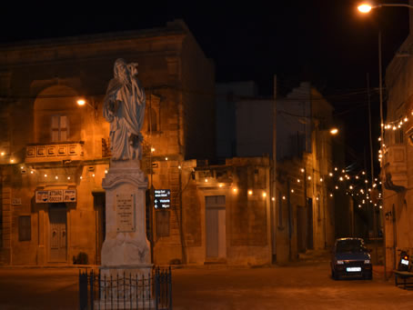 002 Monument in St Anthony Square