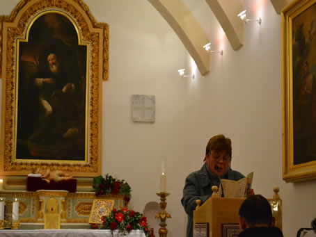 007 Reciting the Rosary before Mass