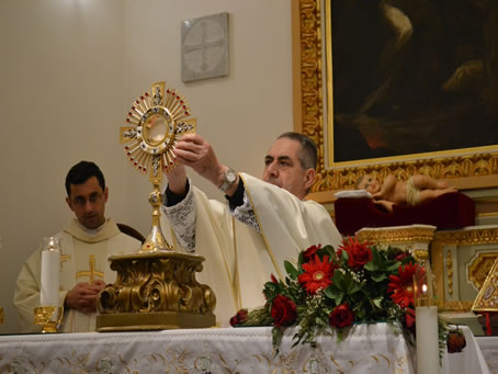 064 Exposition of Blessed Sacrament