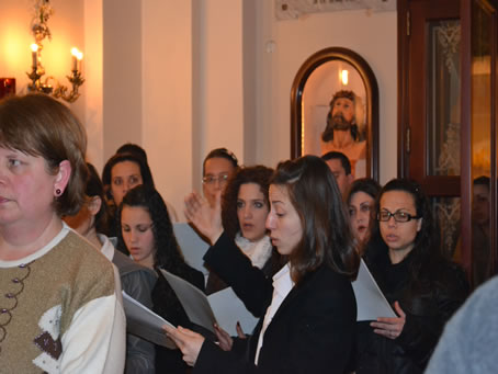 050 Choir singing the Sanctus