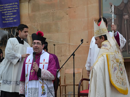 67 Archpriest addresses the crowd