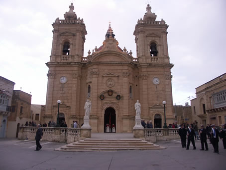 02 Procession starts leaving the Basilica