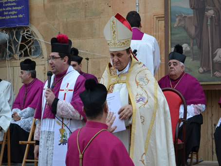 68 Archpriest addresses the crowd