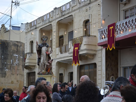 57 Statue enters St Anthony Square