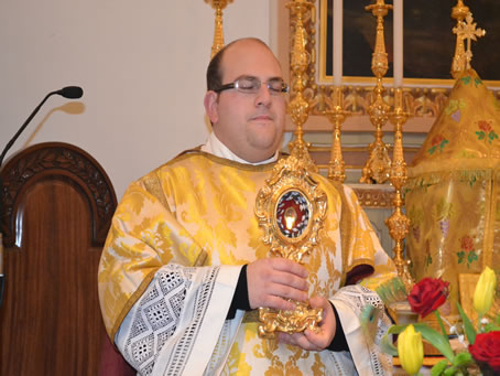 63 Deacon Mark Bonello invites congregation to kiss the relic