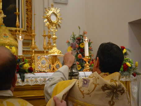 49 Incensing the Blessed Sacrament