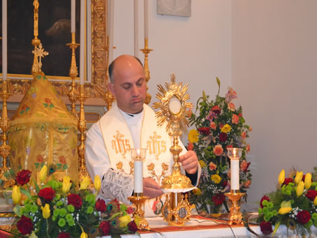 096 Exposition of the Holy Eucharist