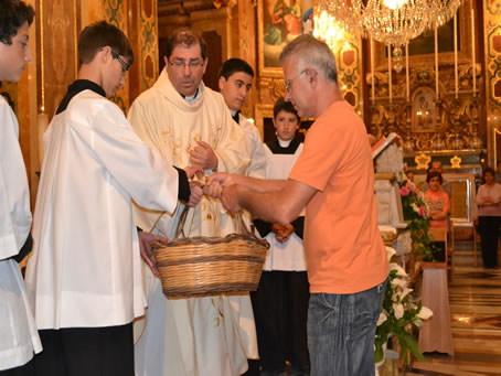 033 Offering fruits for Bishop's Seminary