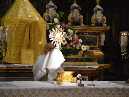 005 Benediction with the Blessed Sacrament