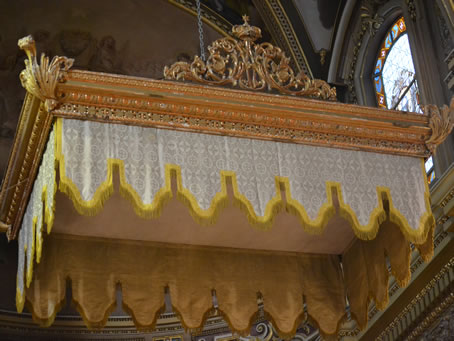 008 Canopy hanging over High Altar