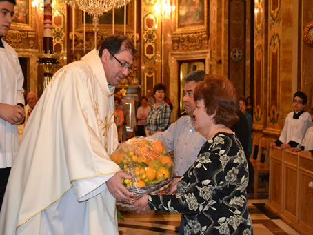 038 Offering fruits for Bishop's Seminary