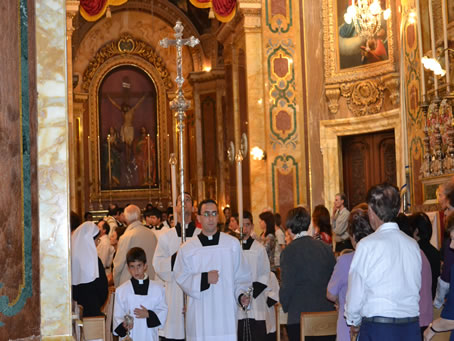 009 Proceeding to the High Altar