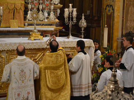 171 Celebrant incenses the Blessed Sacrament