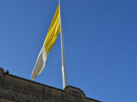 030 Papal flag on Domus Curialis