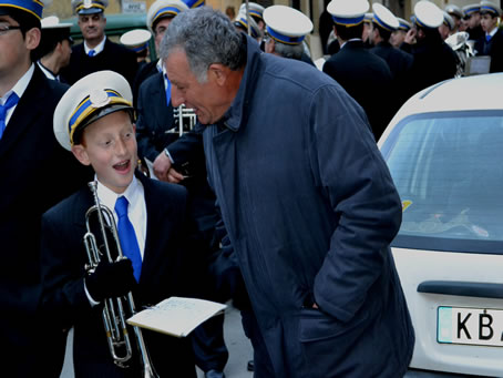 048 Young trumpeter with dad alongside