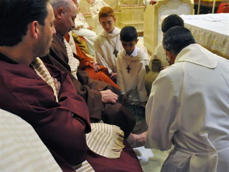 10 Reenactment of washing of feet of the Apostles