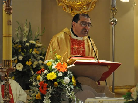 28 Rector Can Ant Refalo Rapa delvering the Homily