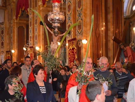 10 Inside the Basilica