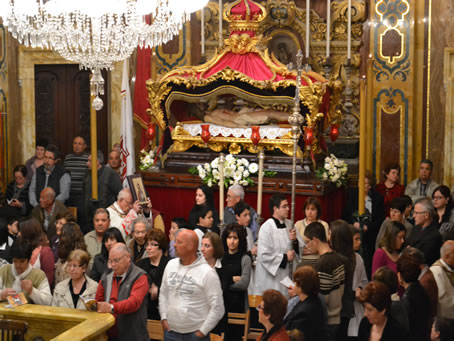 012 Procession tio High Altar moves out of Sacristy