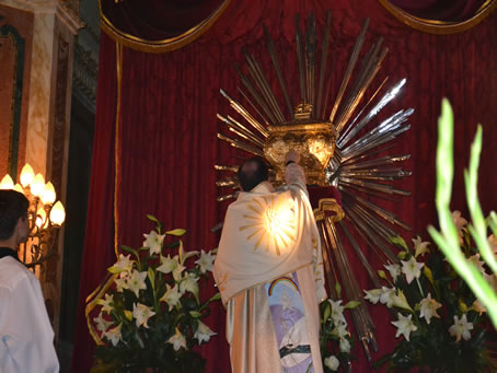 222 Placing the Holy Eucharist in the tabernacle