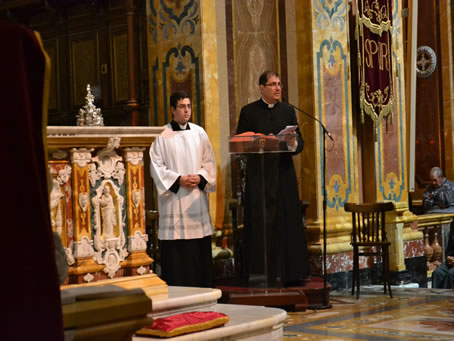 006 Archpriest briefing the Congregation