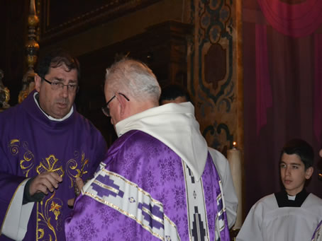 31 Archpriest places ashes on Archpriest Emeritus's forehead