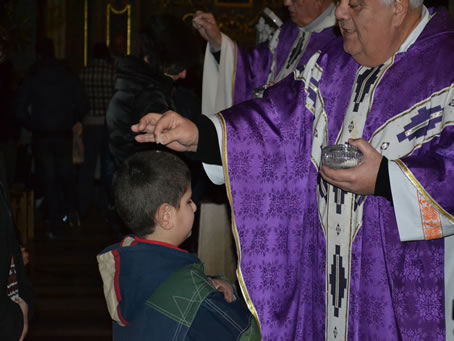 47 Placing ashes on faithful's forehead