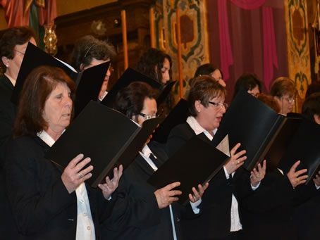 072 Choir Nativitas singing Dal Tuo Stellato Soglio