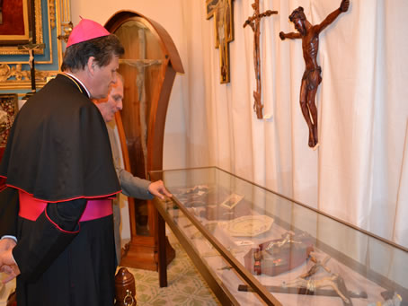 015 Bishop Grech visiting the exhibits