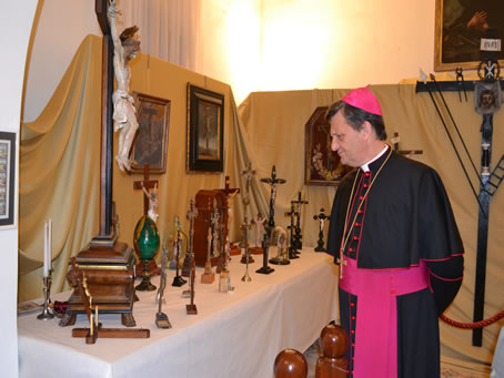 009 Bishop Grech visiting the exhibits