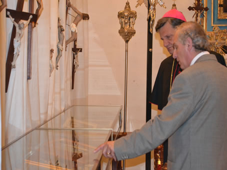 016 Bishop Grech visiting the exhibits