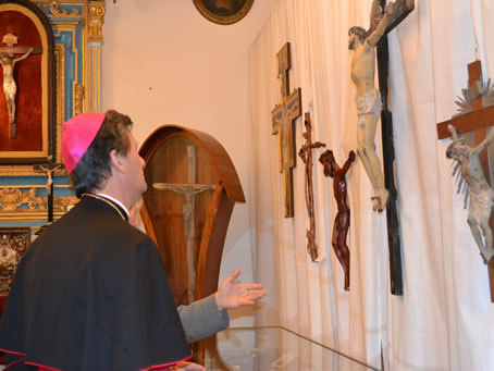 013 Bishop Grech visiting the exhibits