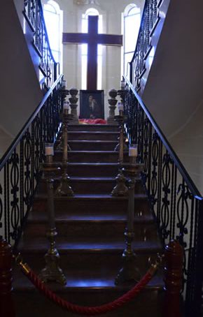 004 Stairs leading to the exhibition Hall