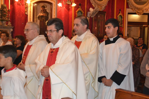 DSC_0025 Main Celebrant Can F Bajada Ghajnsielem Archpriest