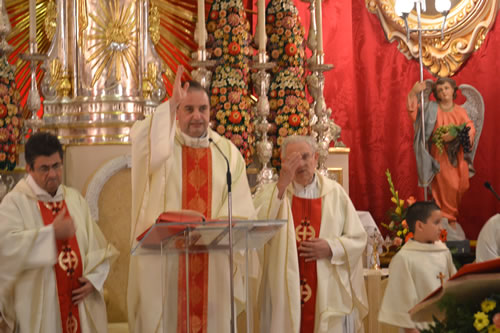 DSC_0109 benediction at end of Mass