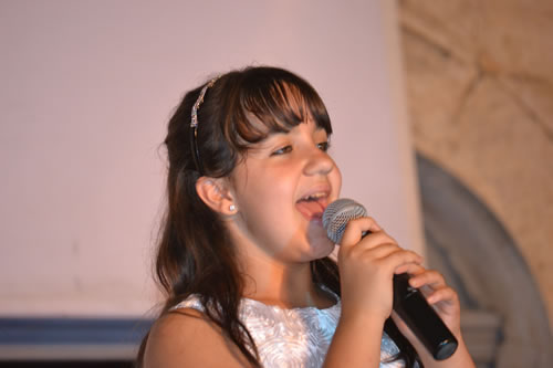 DSC_0558 Young Diana Formosa singing