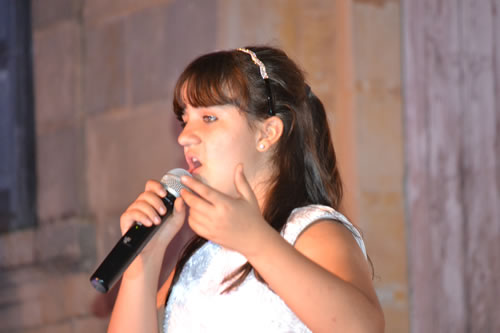 DSC_0557 Young Diana Formosa singing