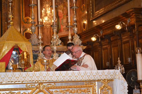 DSC_0757 Embracing in Peace Mgr Archpriest Emeritus