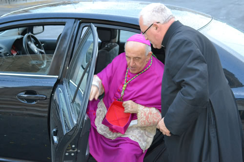 001 Archbishop Emeritus Mgr J Mercieca arrives