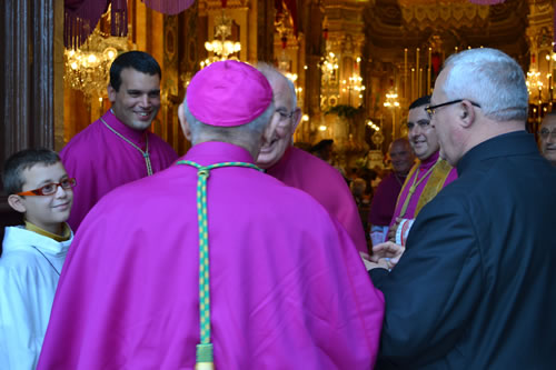 006 Welcomed by Archpriest Emeritus Mgr Euch Sultana