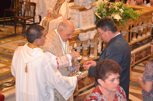 147 Holy Communion