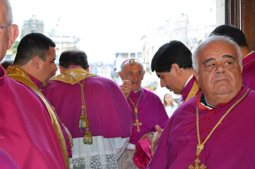 009 Mgr Mercieca sprinkling Holy Water on the Collegiate Chapter