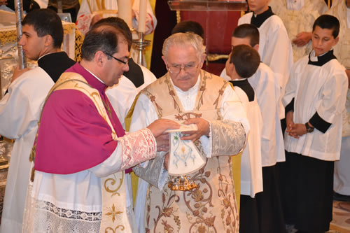 089 Can Sultana donates his chalice to the basilica